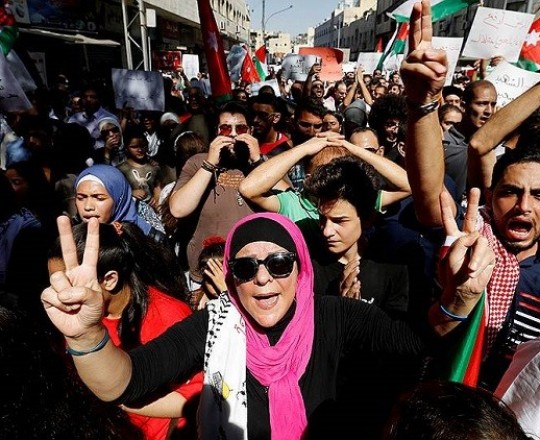 من المظاهرات الرافضة لاتفاقية الغاز مع الاحتلال الصهيوني