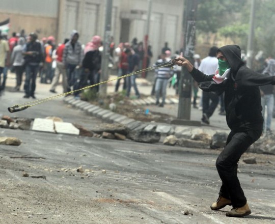 اصابة ثلاثة شبان في مواجهات مع الاحتلال جنوب نابلس