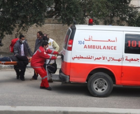 إصابة شابين بانفجار جسم مشبوه وسط القطاع