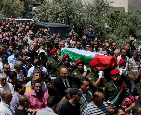 من مراسم تشييع جثمان المناضلة ذياب