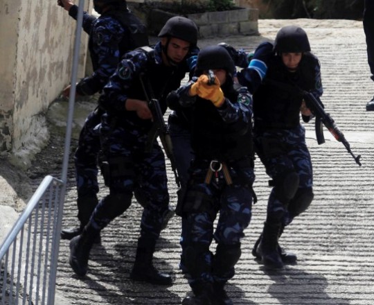 توتر في نابلس.. مقتل ضابطين من قوات الأمن برصاص مطلوبين