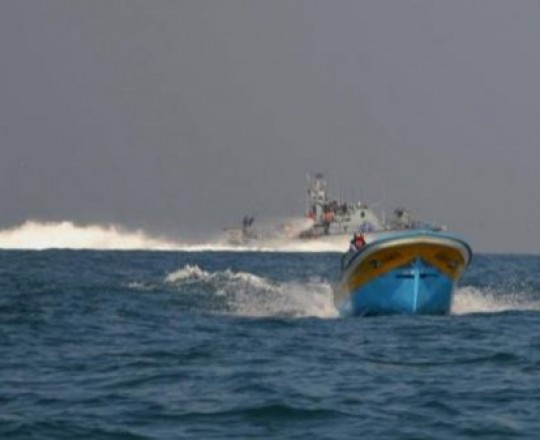 مراكب الصيادين في غزة تتعرض لاطلاق النار