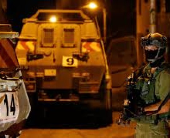 أرشيف: جنود الاحتلال يداهمون بلدات الضفة المحتلة