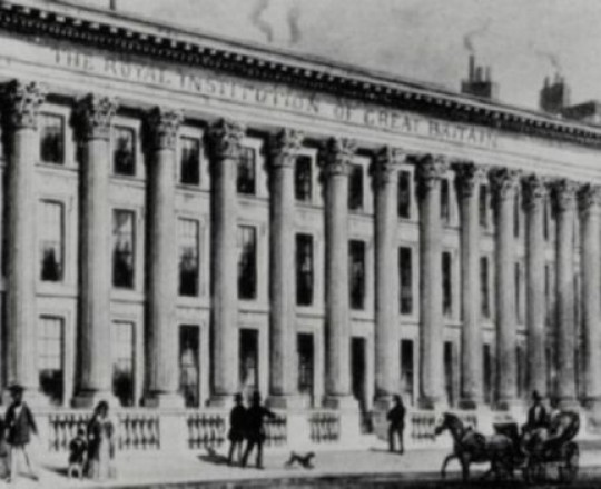 المؤسسة العلمية كما تظهر في عام 1840، واضطر القائمون عليها للتفكير في بيع مقرها قبل عامين بسبب الأزمة المالية التي تعصف بها