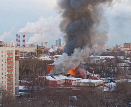 ارشيفية - حريق في مصنع بموسكو