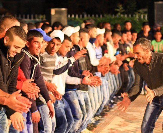 شباب فلسطيني يدبك 
