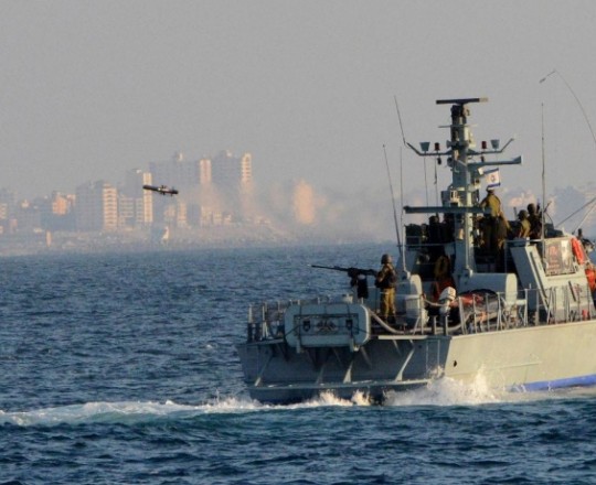 أرشيفية - زوارق البحرية الصهيونية تُطلق النار صوب مراكب الصيادين الفلسطينيين في بحر قطاع غزة