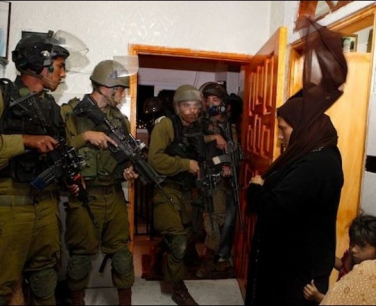 مداهمات قوات الاحتلال لمنازل الفلسطينيين - أرشيف