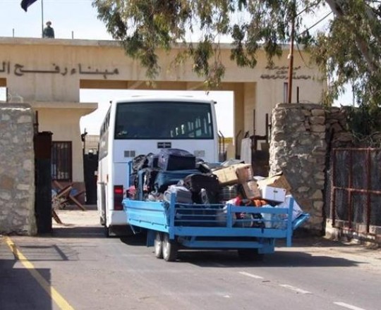 مغادرة ثمان حافلات عبر معبر رفح السبت