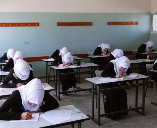 طلبة التوجيهي أثناء تقديم اختباراتهم لهذا العام