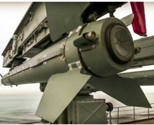 الطراد موسكافا مزود بصواريخ سطح-جو