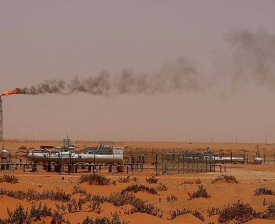 خطوط نفط في الخليج - أرشيف