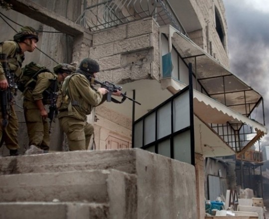 محاصرة منزل..