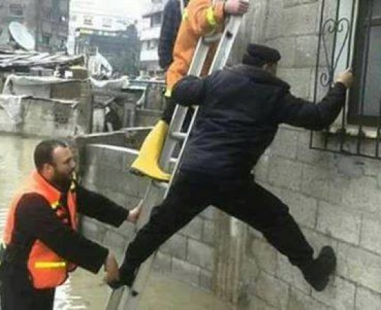 مكرمة رئاسية عاجلة للأسر المتضررة من المنخفض الجوي شمال قطاع غزة