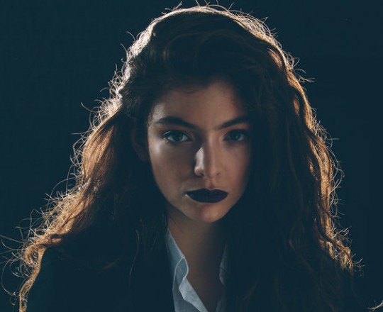 المغنية العالمية لورد