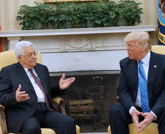 صحيفة.. عباس جاهز للتوقيع.. وترامب بصدد إقناع نتنياهو
