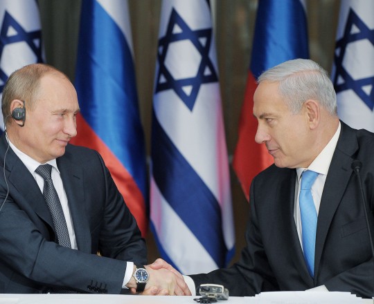 الرئيس الروسي فلاديمير بوتن ورئيس حكومة الاحتلال نتنياهو