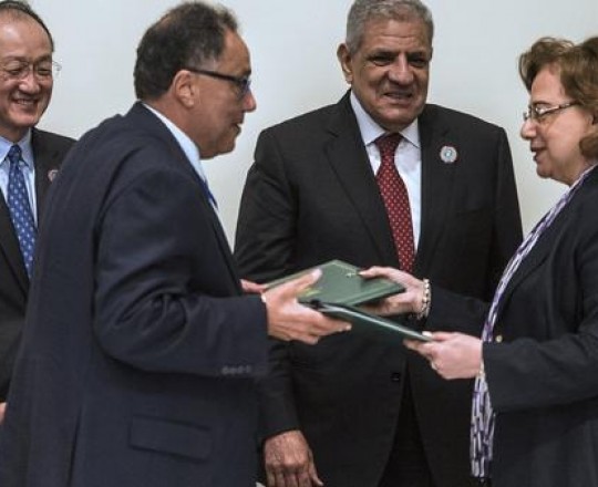 جانب من توقيع الاتفاقية