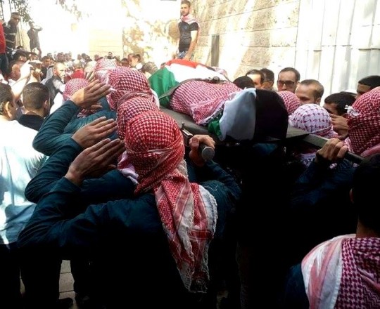 من تشييع جثمان الشهيد معتز زواهرة