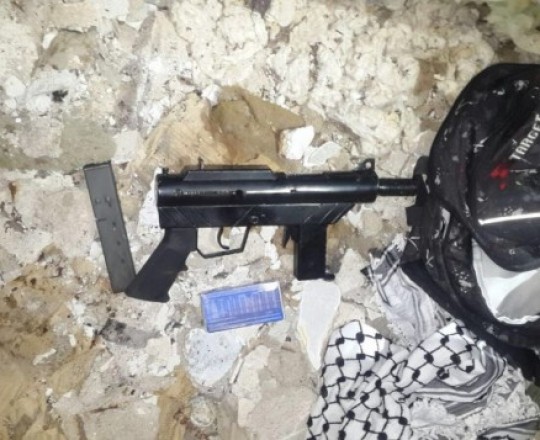 منذ مطلع العام.. الاحتلال يزعم ضبط 350 قطعة سلاح بالضفة