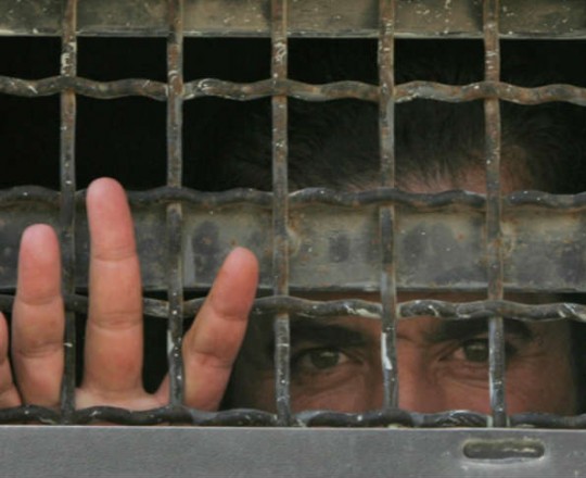 تعبيرية-الاسرى في سجون الاحتلال