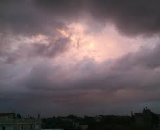 الطقس: امطار غزيرة وعواصف رعدية