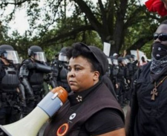 أعضاء من حزب 