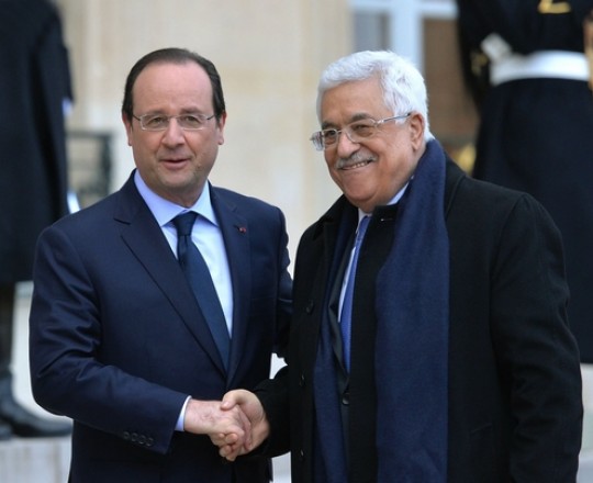 الرئيس عباس ونظيره الفرنسي