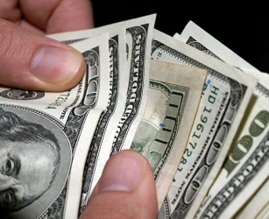 المبلغ مخصص لعوائل 2200 من شهداء غزة