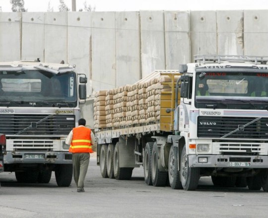 إدخال 650 شاحنة عبر معبر كرم أبو سالم اليوم الإثنين