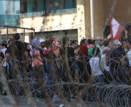 متظاهرون في لبنان- ارشيف