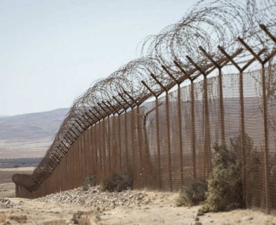 جدار منطقة رمات بيكاع العسكرية الصناعية