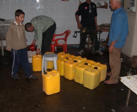 تعبيرية-ضبط زيت زيتون مغشوش برفح