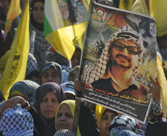 ارشيفية- جماهير تحتفل بذكرى عرفات