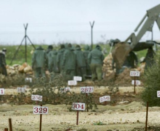 تعبيرية- مقابر الارقام