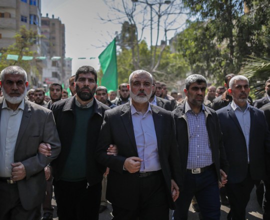 إسماعيل هنية في جنازة الشهيد مازن فقها