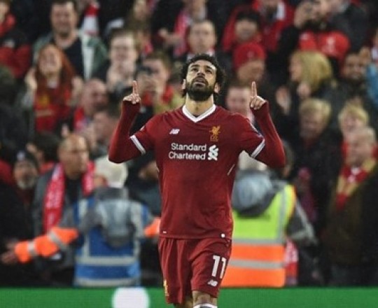 صلاح محتفلاً بأحد هدفيه (أ ف ب)