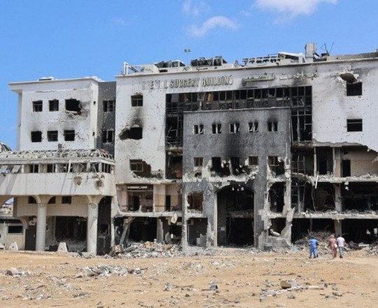 مجمع الشفاء بعد تدميره..