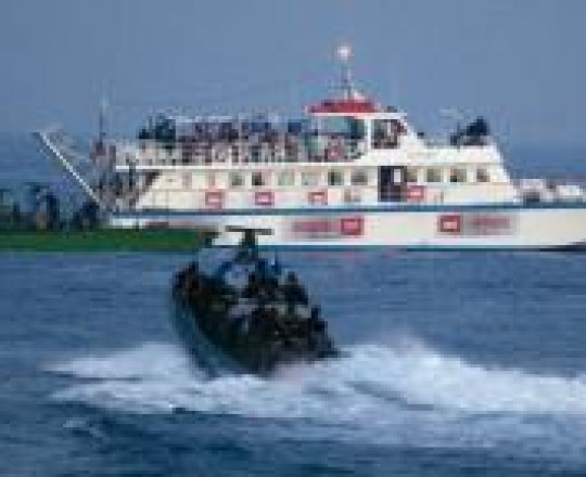 احدى سفن اسطول الحرية 3