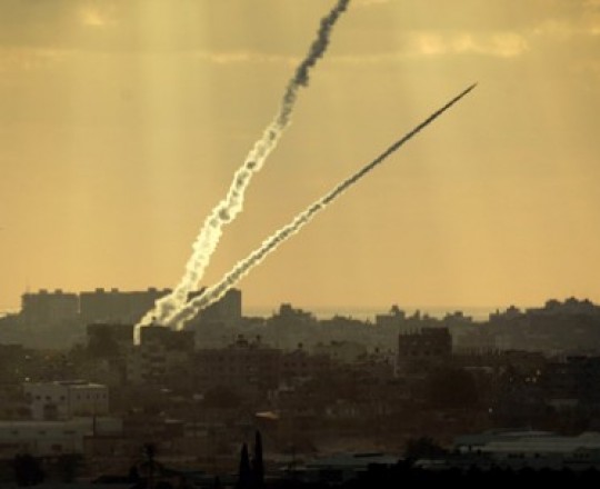 جماعة سلفية تتبنى إطلاق صاروخين من غزة سقطا في 