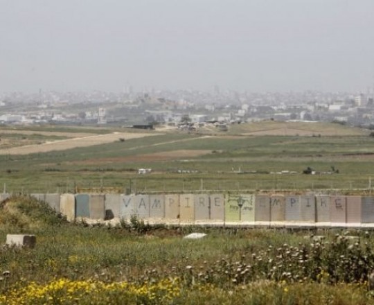 العدو يزعم اعتقال شاب من غزة 