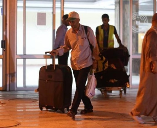 أحد الحجاج لحظة دخوله معبر رفح