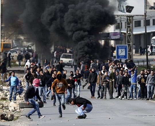 مواجهات بين شبان فلسطينيين وجنود الاحتلال