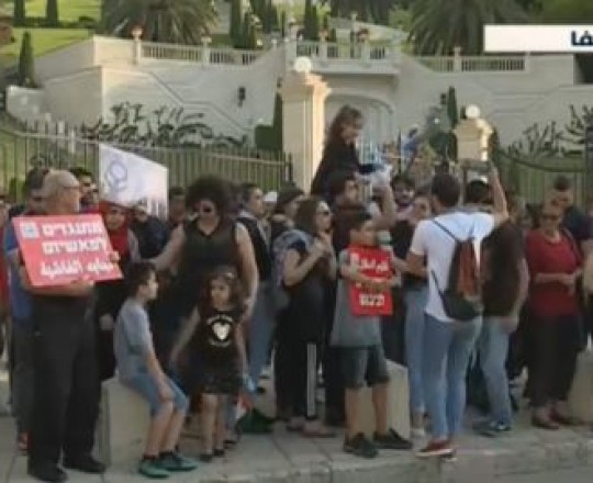 من المظاهرة 