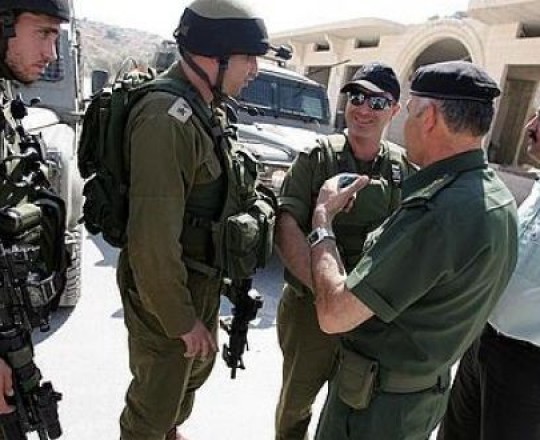 الأجهزة الأمنية تسلم تسعة مستوطنين دخلوا رام الله بالخطأ