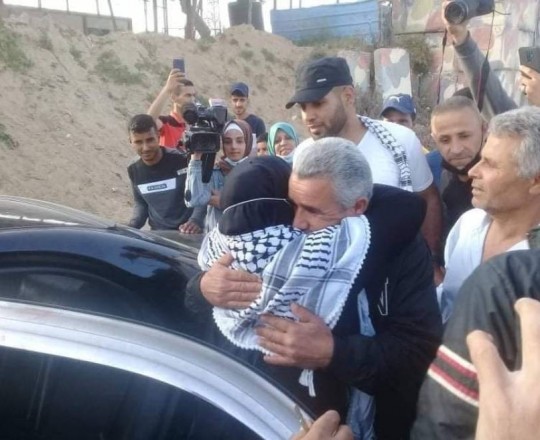لحظة تحرر الأسيرة سمر أبو ظاهر
