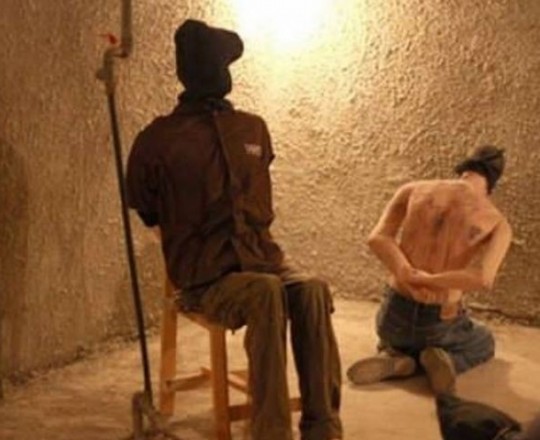 تعذيب الاسرى- صورة توضيحية