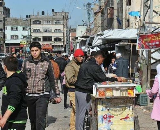 يضطر الشباب في قطاع غزة للعمل على 