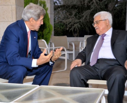 الرئيس الفلسطيني ووزير الخارجية الاميركي جون كيري