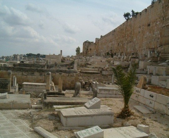 مقبرة باب الرحمة بجوار الأقصى